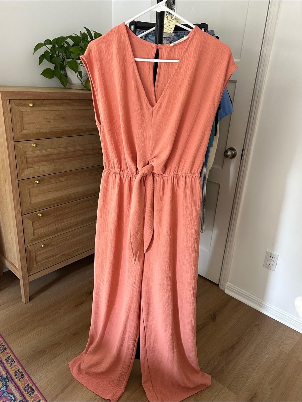 Doe and Rae Jumpsuit. Size medium. 30” inseam. 14” waist: can stretch 18”.